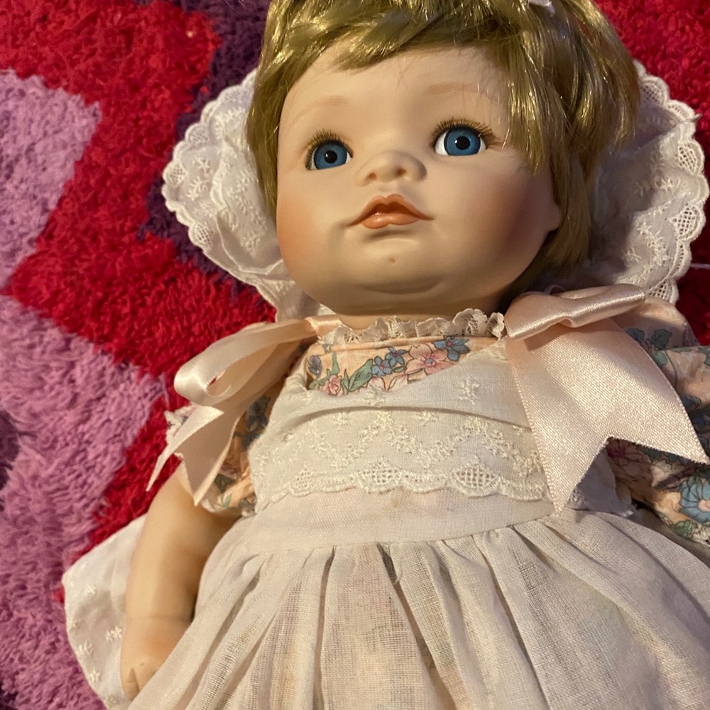 PORCELAIN DOLL - Picture 12 of 16